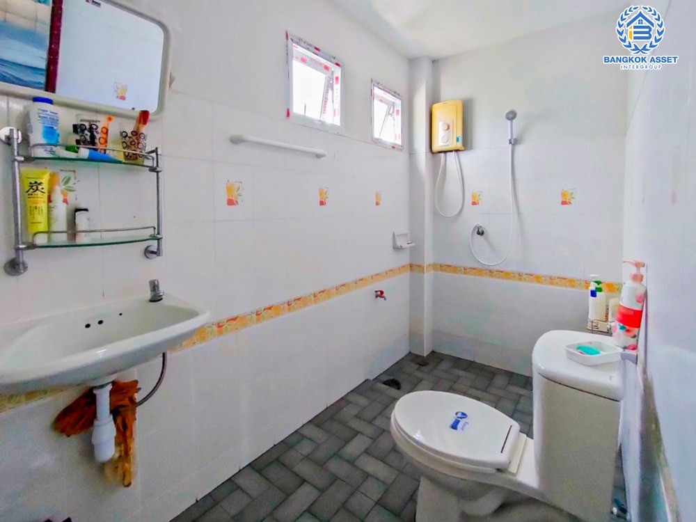 *****บ้านเดี่ยวมือสอง โครงการ เฟื่องสุข3 346 บนเนื้อที่ 73.70 ตร.ว. ฟังก์ชัน 4 ห้องนอน 3 ห้องน้ำ 2 ที่จอดรถ บ้านพื้นที่หลังบ้านกว้าง ต่อเติมครบพร้อมเข้าอยู่ได้เลย ตั้งบนทำเลเดินทางสะดวก เชื่อมต่อถนนกาญจนาภิเษก ถนนรัตนาธิเบศร์ ถนนราชพฤกษ์ ใกล้รถไฟฟ้าสายสีม่วง "สถานีคลองบางไผ่" และทางด่วน "ศรีรัช"