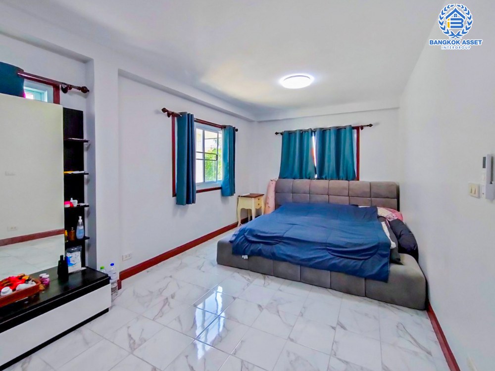 *****บ้านเดี่ยวมือสอง โครงการ เฟื่องสุข3 346 บนเนื้อที่ 73.70 ตร.ว. ฟังก์ชัน 4 ห้องนอน 3 ห้องน้ำ 2 ที่จอดรถ บ้านพื้นที่หลังบ้านกว้าง ต่อเติมครบพร้อมเข้าอยู่ได้เลย ตั้งบนทำเลเดินทางสะดวก เชื่อมต่อถนนกาญจนาภิเษก ถนนรัตนาธิเบศร์ ถนนราชพฤกษ์ ใกล้รถไฟฟ้าสายสีม่วง "สถานีคลองบางไผ่" และทางด่วน "ศรีรัช"