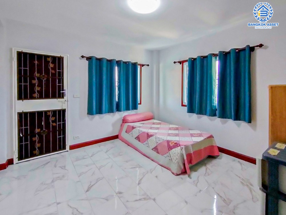 *****บ้านเดี่ยวมือสอง โครงการ เฟื่องสุข3 346 บนเนื้อที่ 73.70 ตร.ว. ฟังก์ชัน 4 ห้องนอน 3 ห้องน้ำ 2 ที่จอดรถ บ้านพื้นที่หลังบ้านกว้าง ต่อเติมครบพร้อมเข้าอยู่ได้เลย ตั้งบนทำเลเดินทางสะดวก เชื่อมต่อถนนกาญจนาภิเษก ถนนรัตนาธิเบศร์ ถนนราชพฤกษ์ ใกล้รถไฟฟ้าสายสีม่วง "สถานีคลองบางไผ่" และทางด่วน "ศรีรัช"