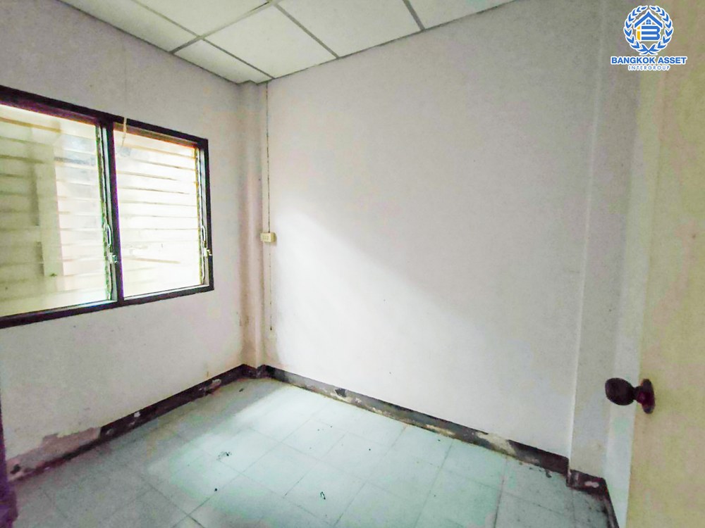 *****ทาวน์โฮม 3 ชั้นมือสอง โครงการ พงษ์ศิริชัย4 เพชรเกษม เนื้อที่กว้าง 17 ตร.ว. ฟังก์ชัน 5 ห้องนอน 4 ห้องน้ำ 1 ที่จอดรถ ทำเลกลางใจชุมชนค้าขายได้ มีสิ่งอำนวยความสะดวกครบ สามารถเดินทางได้หลายเส้นทาง เชื่อมต่อถนนเพชรเกษม ถนนบางบอน5 ถนนพุทธสาคร ใกล้เดอะมอลบางแค