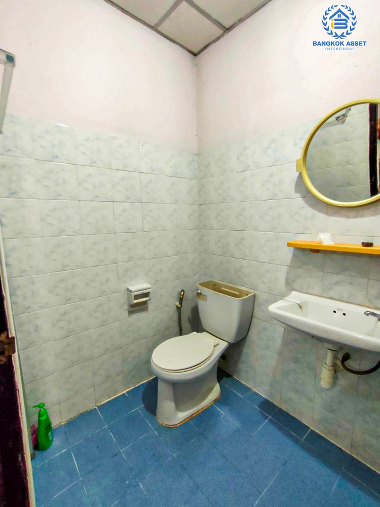 *****ทาวน์โฮม 3 ชั้นมือสอง โครงการ พงษ์ศิริชัย4 เพชรเกษม เนื้อที่กว้าง 17 ตร.ว. ฟังก์ชัน 5 ห้องนอน 4 ห้องน้ำ 1 ที่จอดรถ ทำเลกลางใจชุมชนค้าขายได้ มีสิ่งอำนวยความสะดวกครบ สามารถเดินทางได้หลายเส้นทาง เชื่อมต่อถนนเพชรเกษม ถนนบางบอน5 ถนนพุทธสาคร ใกล้เดอะมอลบางแค