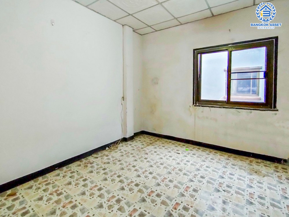 *****ทาวน์โฮม 3 ชั้นมือสอง โครงการ พงษ์ศิริชัย4 เพชรเกษม เนื้อที่กว้าง 17 ตร.ว. ฟังก์ชัน 5 ห้องนอน 4 ห้องน้ำ 1 ที่จอดรถ ทำเลกลางใจชุมชนค้าขายได้ มีสิ่งอำนวยความสะดวกครบ สามารถเดินทางได้หลายเส้นทาง เชื่อมต่อถนนเพชรเกษม ถนนบางบอน5 ถนนพุทธสาคร ใกล้เดอะมอลบางแค