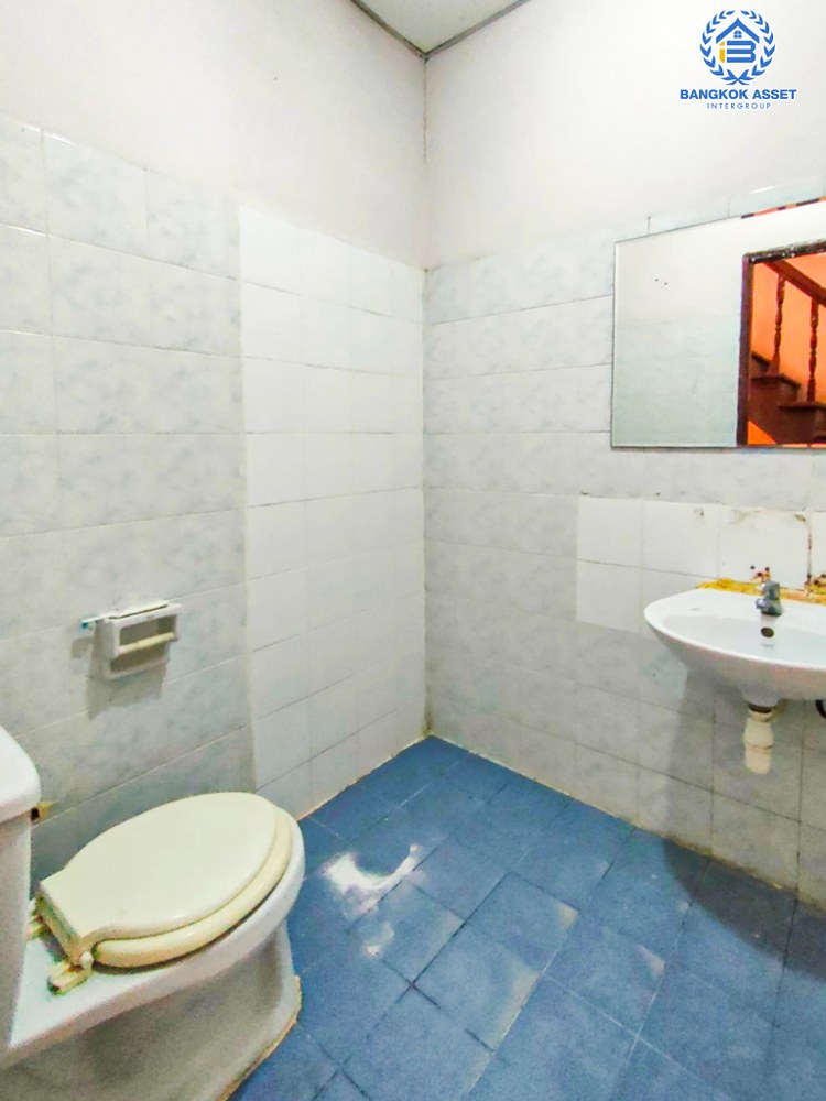 *****ทาวน์โฮม 3 ชั้นมือสอง โครงการ พงษ์ศิริชัย4 เพชรเกษม เนื้อที่กว้าง 17 ตร.ว. ฟังก์ชัน 5 ห้องนอน 4 ห้องน้ำ 1 ที่จอดรถ ทำเลกลางใจชุมชนค้าขายได้ มีสิ่งอำนวยความสะดวกครบ สามารถเดินทางได้หลายเส้นทาง เชื่อมต่อถนนเพชรเกษม ถนนบางบอน5 ถนนพุทธสาคร ใกล้เดอะมอลบางแค