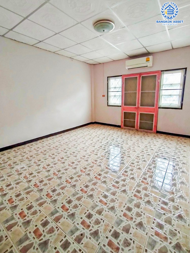 *****ทาวน์โฮม 3 ชั้นมือสอง โครงการ พงษ์ศิริชัย4 เพชรเกษม เนื้อที่กว้าง 17 ตร.ว. ฟังก์ชัน 5 ห้องนอน 4 ห้องน้ำ 1 ที่จอดรถ ทำเลกลางใจชุมชนค้าขายได้ มีสิ่งอำนวยความสะดวกครบ สามารถเดินทางได้หลายเส้นทาง เชื่อมต่อถนนเพชรเกษม ถนนบางบอน5 ถนนพุทธสาคร ใกล้เดอะมอลบางแค