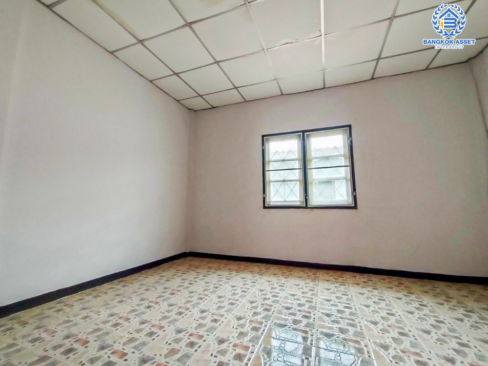 *****ทาวน์โฮม 3 ชั้นมือสอง โครงการ พงษ์ศิริชัย4 เพชรเกษม เนื้อที่กว้าง 17 ตร.ว. ฟังก์ชัน 5 ห้องนอน 4 ห้องน้ำ 1 ที่จอดรถ ทำเลกลางใจชุมชนค้าขายได้ มีสิ่งอำนวยความสะดวกครบ สามารถเดินทางได้หลายเส้นทาง เชื่อมต่อถนนเพชรเกษม ถนนบางบอน5 ถนนพุทธสาคร ใกล้เดอะมอลบางแค