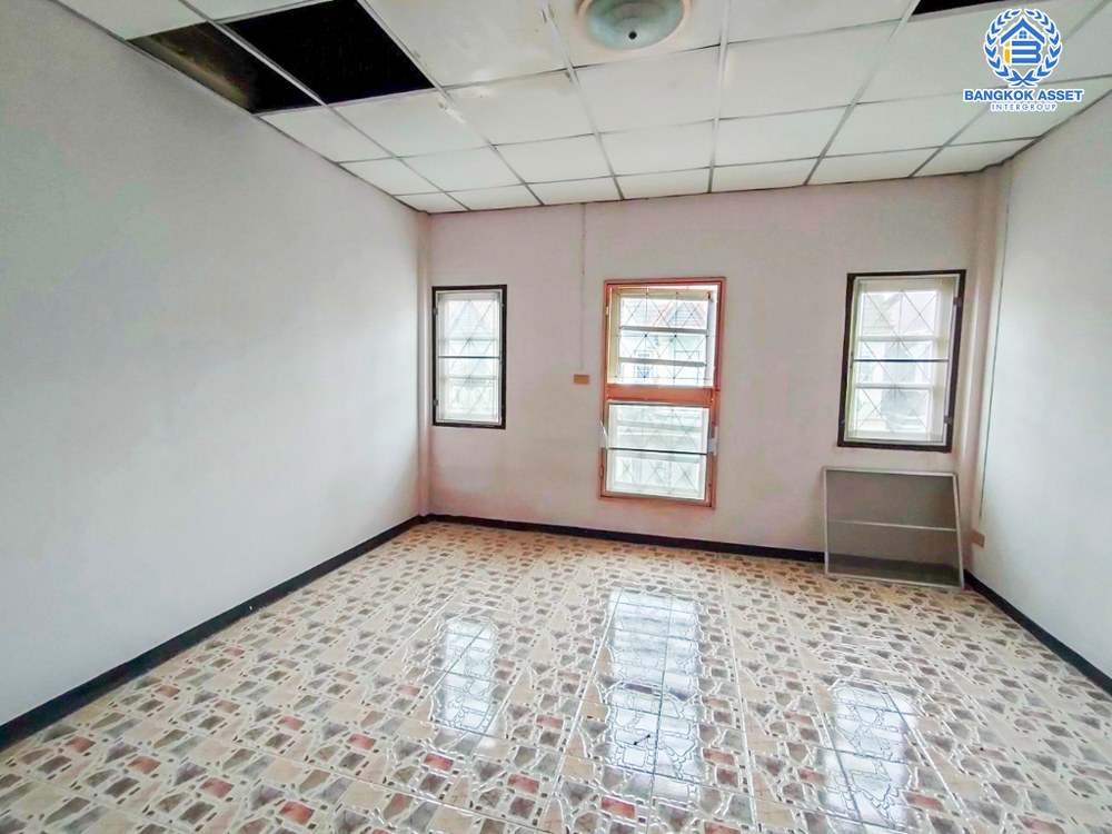 *****ทาวน์โฮม 3 ชั้นมือสอง โครงการ พงษ์ศิริชัย4 เพชรเกษม เนื้อที่กว้าง 17 ตร.ว. ฟังก์ชัน 5 ห้องนอน 4 ห้องน้ำ 1 ที่จอดรถ ทำเลกลางใจชุมชนค้าขายได้ มีสิ่งอำนวยความสะดวกครบ สามารถเดินทางได้หลายเส้นทาง เชื่อมต่อถนนเพชรเกษม ถนนบางบอน5 ถนนพุทธสาคร ใกล้เดอะมอลบางแค