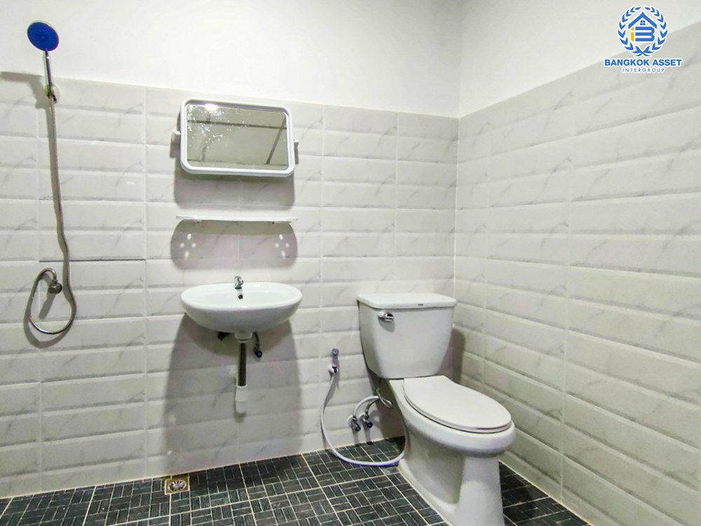 *****ทาวน์เฮ้าส์มือสอง โครงการ พงษ์ศิริชัย4 เพชรเกษม เนื้อที่กว้าง 16 ตร.ว. ฟังก์ชัน 3 ห้องนอน 2 ห้องน้ำ 1 ที่จอดรถ ทำเลกลางใจชุมชนค้าขายได้ มีสิ่งอำนวยความสะดวกครบ สามารถเดินทางได้หลายเส้นทาง เชื่อมต่อถนนเพชรเกษม ถนนบางบอน5 ถนนพุทธสาคร ใกล้เดอะมอลบางแค