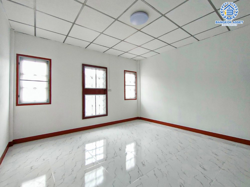 *****ทาวน์เฮ้าส์มือสอง โครงการ พงษ์ศิริชัย4 เพชรเกษม เนื้อที่กว้าง 16 ตร.ว. ฟังก์ชัน 3 ห้องนอน 2 ห้องน้ำ 1 ที่จอดรถ ทำเลกลางใจชุมชนค้าขายได้ มีสิ่งอำนวยความสะดวกครบ สามารถเดินทางได้หลายเส้นทาง เชื่อมต่อถนนเพชรเกษม ถนนบางบอน5 ถนนพุทธสาคร ใกล้เดอะมอลบางแค