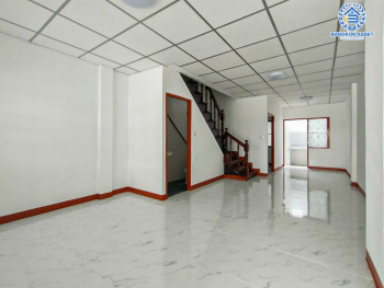 *****ทาวน์เฮ้าส์มือสอง โครงการ พงษ์ศิริชัย4 เพชรเกษม เนื้อที่กว้าง 16 ตร.ว. ฟังก์ชัน 3 ห้องนอน 2 ห้องน้ำ 1 ที่จอดรถ ทำเลกลางใจชุมชนค้าขายได้ มีสิ่งอำนวยความสะดวกครบ สามารถเดินทางได้หลายเส้นทาง เชื่อมต่อถนนเพชรเกษม ถนนบางบอน5 ถนนพุทธสาคร ใกล้เดอะมอลบางแค