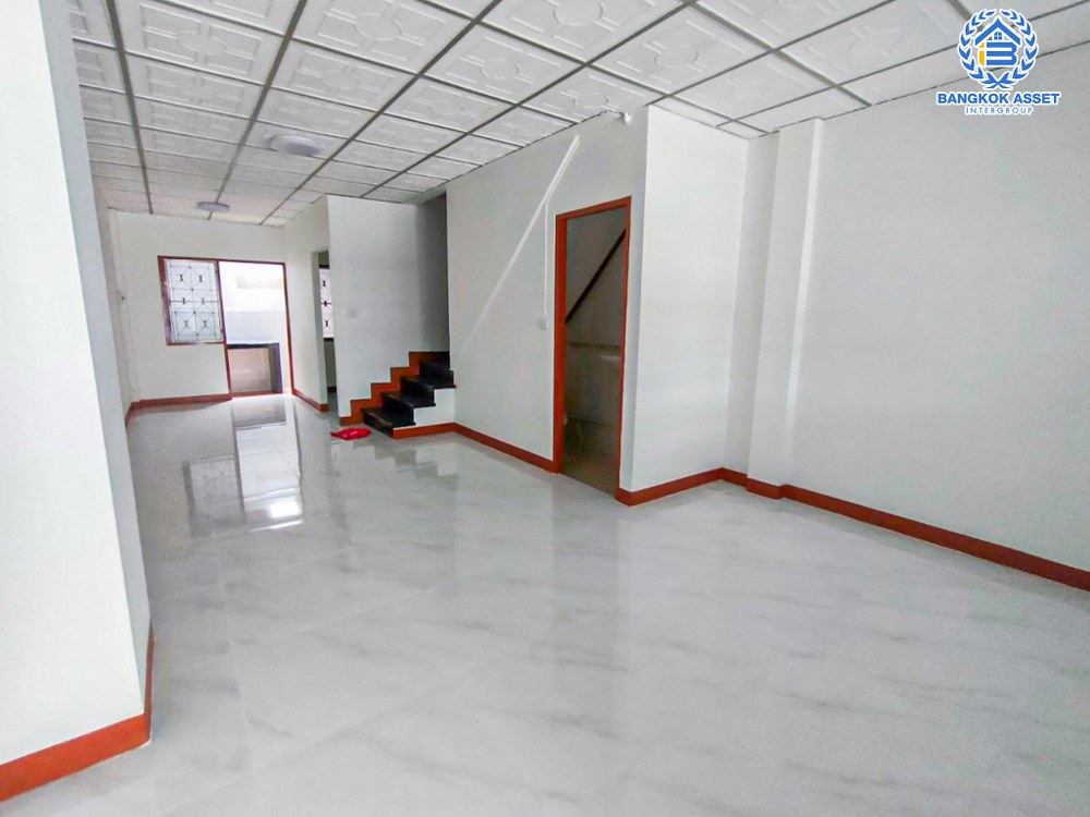 *****ทาวน์เฮ้าส์มือสอง โครงการ พงษ์ศิริชัย4 เพชรเกษม เนื้อที่กว้าง 16 ตร.ว. ฟังก์ชัน 3 ห้องนอน 2 ห้องน้ำ 1 ที่จอดรถ ทำเลกลางใจชุมชนสามารถค้าขายได้ มีสิ่งอำนวยความสะดวกครบ การเดินทางเชื่อมต่อได้หลากหลาย เช่น ถนนเพชรเกษม ถนนบางบอน5 ถนนพุทธสาคร ใกล้เดอะมอลบางแค