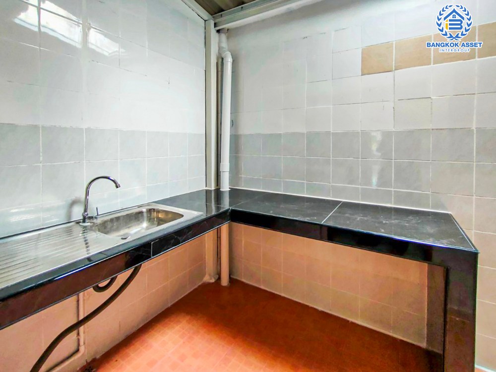 *****ทาวน์เฮ้าส์มือสอง โครงการ พงษ์ศิริชัย4 เพชรเกษม เนื้อที่กว้าง 16 ตร.ว. ฟังก์ชัน 3 ห้องนอน 2 ห้องน้ำ 1 ที่จอดรถ ทำเลกลางใจชุมชนสามารถค้าขายได้ มีสิ่งอำนวยความสะดวกครบ การเดินทางเชื่อมต่อได้หลากหลาย เช่น ถนนเพชรเกษม ถนนบางบอน5 ถนนพุทธสาคร ใกล้เดอะมอลบางแค