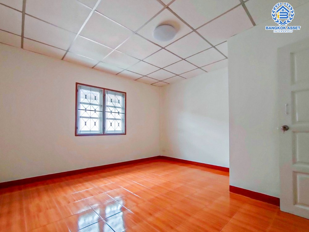 *****ทาวน์เฮ้าส์มือสอง โครงการ พงษ์ศิริชัย4 เพชรเกษม เนื้อที่กว้าง 16 ตร.ว. ฟังก์ชัน 3 ห้องนอน 2 ห้องน้ำ 1 ที่จอดรถ ทำเลกลางใจชุมชนสามารถค้าขายได้ มีสิ่งอำนวยความสะดวกครบ การเดินทางเชื่อมต่อได้หลากหลาย เช่น ถนนเพชรเกษม ถนนบางบอน5 ถนนพุทธสาคร ใกล้เดอะมอลบางแค