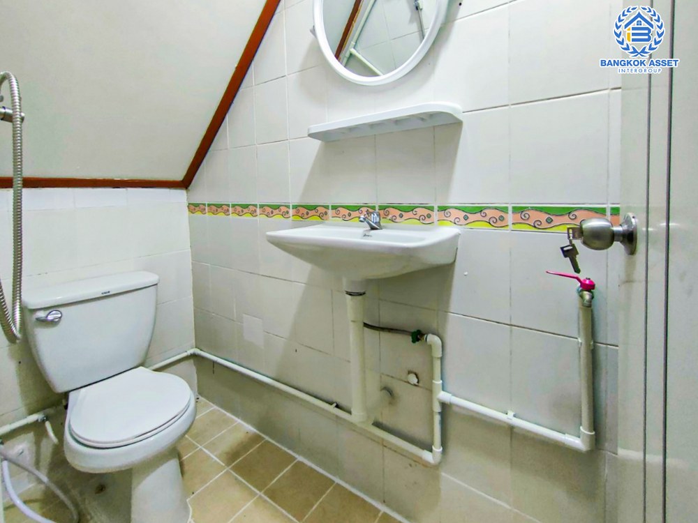 *****ทาวน์เฮ้าส์มือสอง โครงการ พงษ์ศิริชัย4 เพชรเกษม เนื้อที่กว้าง 16 ตร.ว. ฟังก์ชัน 3 ห้องนอน 2 ห้องน้ำ 1 ที่จอดรถ ทำเลกลางใจชุมชนสามารถค้าขายได้ มีสิ่งอำนวยความสะดวกครบ การเดินทางเชื่อมต่อได้หลากหลาย เช่น ถนนเพชรเกษม ถนนบางบอน5 ถนนพุทธสาคร ใกล้เดอะมอลบางแค