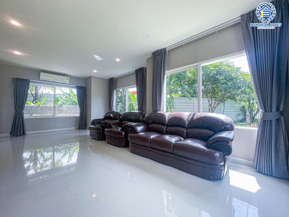 *****บ้านเดี่ยวมือสอง โครงการ เดอะซิตี้ ปิ่นเกล้า-สาย4 หลังมุม เนื้อที่กว้าง 101.70 ตร.ว. ฟังก์ชัน 4 ห้องนอน 3 ห้องน้ำ 2 ที่จอดรถ บ้านสภาพดีเยี่ยม รอบบ้านกว้างขวาง โครงการตั้งบนทำเลดี เชื่อมต่อถนนพุทธมลฑลสาย4 ถนนบรมราชชนนี ถนนอุทยาน ใกล้รถไฟฟ้าสายสีน้ำเงิน "สถานีหลักสอง" และเซ็นทรัล ศาลายา