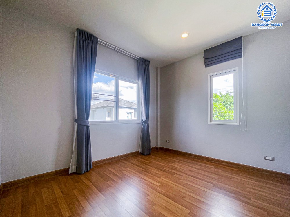 *****บ้านเดี่ยวมือสอง โครงการ เดอะซิตี้ ปิ่นเกล้า-สาย4 หลังมุม เนื้อที่กว้าง 101.70 ตร.ว. ฟังก์ชัน 4 ห้องนอน 3 ห้องน้ำ 2 ที่จอดรถ บ้านสภาพดีเยี่ยม รอบบ้านกว้างขวาง โครงการตั้งบนทำเลดี เชื่อมต่อถนนพุทธมลฑลสาย4 ถนนบรมราชชนนี ถนนอุทยาน ใกล้รถไฟฟ้าสายสีน้ำเงิน "สถานีหลักสอง" และเซ็นทรัล ศาลายา