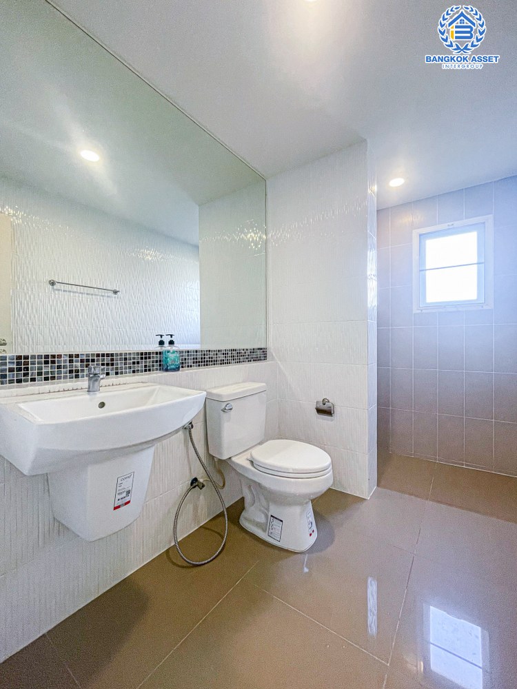 *****บ้านเดี่ยวมือสอง โครงการ เดอะซิตี้ ปิ่นเกล้า-สาย4 หลังมุม เนื้อที่กว้าง 101.70 ตร.ว. ฟังก์ชัน 4 ห้องนอน 3 ห้องน้ำ 2 ที่จอดรถ บ้านสภาพดีเยี่ยม รอบบ้านกว้างขวาง โครงการตั้งบนทำเลดี เชื่อมต่อถนนพุทธมลฑลสาย4 ถนนบรมราชชนนี ถนนอุทยาน ใกล้รถไฟฟ้าสายสีน้ำเงิน "สถานีหลักสอง" และเซ็นทรัล ศาลายา