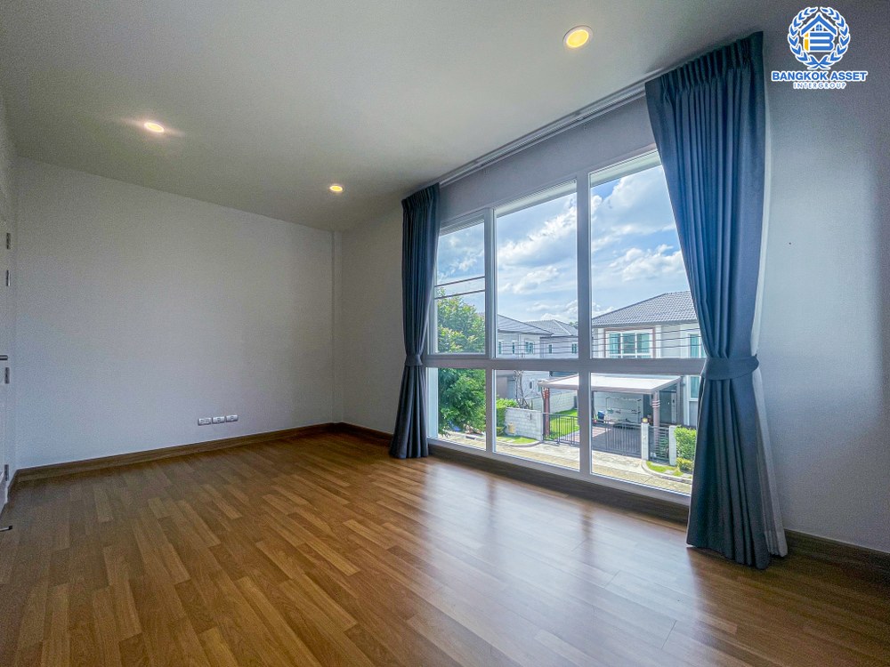 *****บ้านเดี่ยวมือสอง โครงการ เดอะซิตี้ ปิ่นเกล้า-สาย4 หลังมุม เนื้อที่กว้าง 101.70 ตร.ว. ฟังก์ชัน 4 ห้องนอน 3 ห้องน้ำ 2 ที่จอดรถ บ้านสภาพดีเยี่ยม รอบบ้านกว้างขวาง โครงการตั้งบนทำเลดี เชื่อมต่อถนนพุทธมลฑลสาย4 ถนนบรมราชชนนี ถนนอุทยาน ใกล้รถไฟฟ้าสายสีน้ำเงิน "สถานีหลักสอง" และเซ็นทรัล ศาลายา