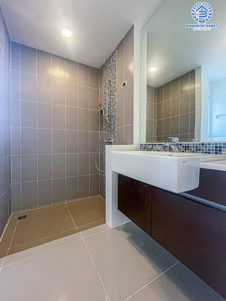 *****บ้านเดี่ยวมือสอง โครงการ เดอะซิตี้ ปิ่นเกล้า-สาย4 หลังมุม เนื้อที่กว้าง 101.70 ตร.ว. ฟังก์ชัน 4 ห้องนอน 3 ห้องน้ำ 2 ที่จอดรถ บ้านสภาพดีเยี่ยม รอบบ้านกว้างขวาง โครงการตั้งบนทำเลดี เชื่อมต่อถนนพุทธมลฑลสาย4 ถนนบรมราชชนนี ถนนอุทยาน ใกล้รถไฟฟ้าสายสีน้ำเงิน "สถานีหลักสอง" และเซ็นทรัล ศาลายา