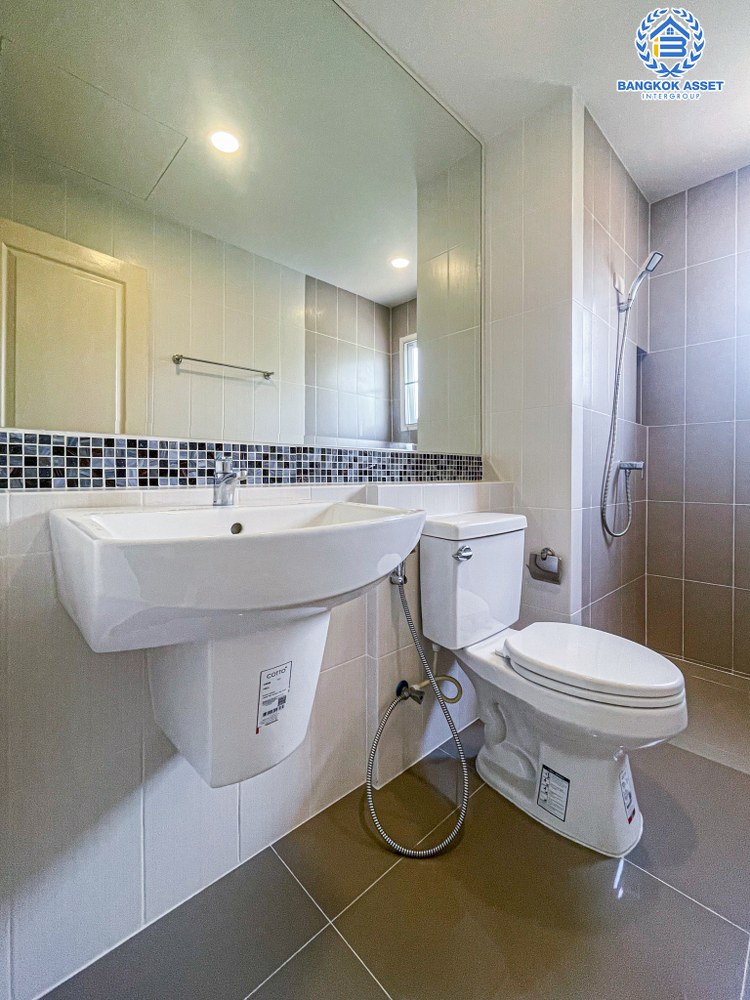 *****บ้านเดี่ยวมือสอง โครงการ เดอะซิตี้ ปิ่นเกล้า-สาย4 หลังมุม เนื้อที่กว้าง 101.70 ตร.ว. ฟังก์ชัน 4 ห้องนอน 3 ห้องน้ำ 2 ที่จอดรถ บ้านสภาพดีเยี่ยม รอบบ้านกว้างขวาง โครงการตั้งบนทำเลดี เชื่อมต่อถนนพุทธมลฑลสาย4 ถนนบรมราชชนนี ถนนอุทยาน ใกล้รถไฟฟ้าสายสีน้ำเงิน "สถานีหลักสอง" และเซ็นทรัล ศาลายา