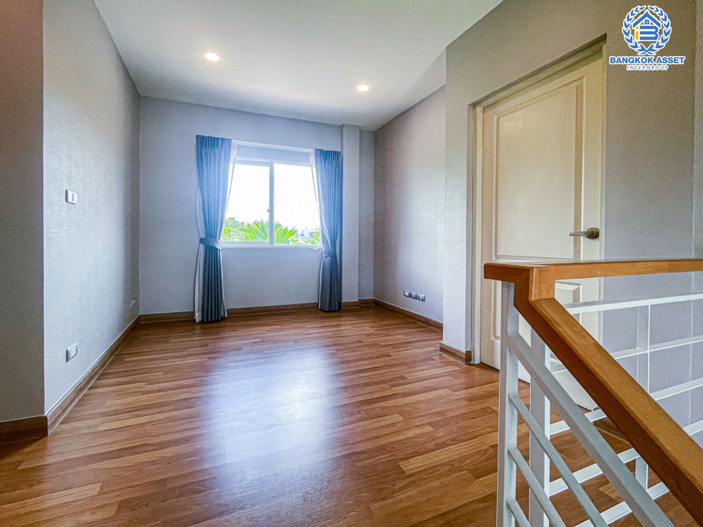 *****บ้านเดี่ยวมือสอง โครงการ เดอะซิตี้ ปิ่นเกล้า-สาย4 หลังมุม เนื้อที่กว้าง 101.70 ตร.ว. ฟังก์ชัน 4 ห้องนอน 3 ห้องน้ำ 2 ที่จอดรถ บ้านสภาพดีเยี่ยม รอบบ้านกว้างขวาง โครงการตั้งบนทำเลดี เชื่อมต่อถนนพุทธมลฑลสาย4 ถนนบรมราชชนนี ถนนอุทยาน ใกล้รถไฟฟ้าสายสีน้ำเงิน "สถานีหลักสอง" และเซ็นทรัล ศาลายา