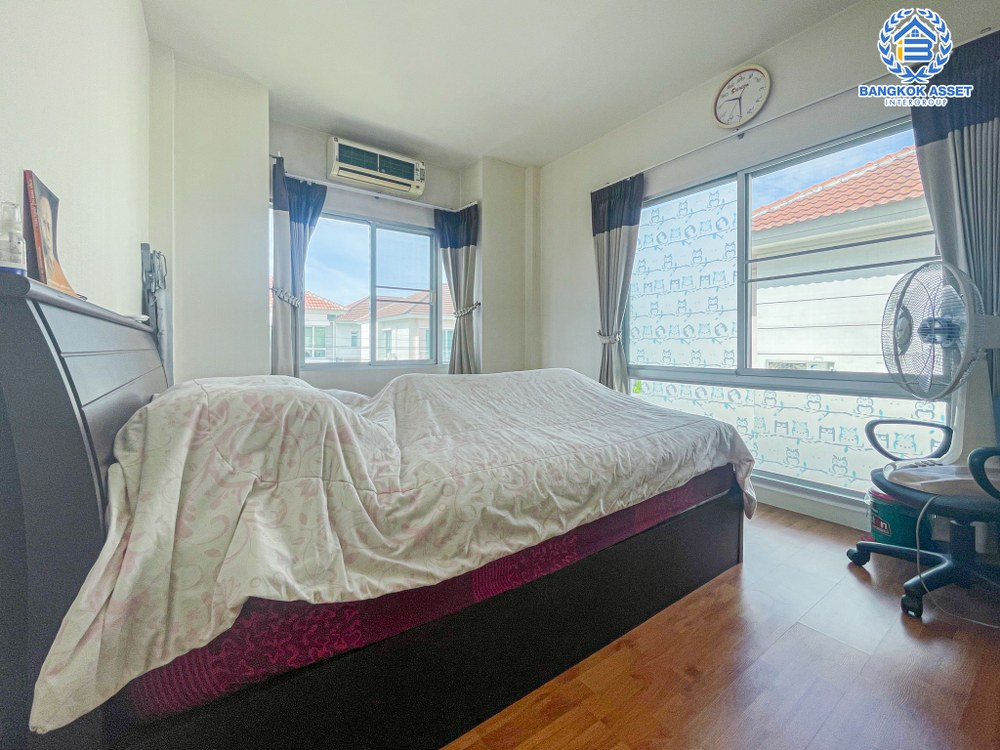 *****บ้านเดี่ยวมือสอง โครงการ ไลฟ์ บางกอก บูเลอวาร์ด ราชพฤกษ์-จรัญ เนื้อที่ 50.80 ตร.ว. ฟังก์ชัน 3 ห้องนอน 3 ห้องน้ำ จอดรถได้ 2 คัน แถมฟรี! เครื่องปรับอากาศ ทำเลในเมือง เชื่อมต่อถนนบางแวก ถนนจรัญสนิทวงศ์ ถนนเพชรเกษม ใกล้รถไฟฟ้าสายสีน้ำเงิน "สถานีบางหว้า" และจุดขึ้นทางด่วน "กาญจนาภิเษก"