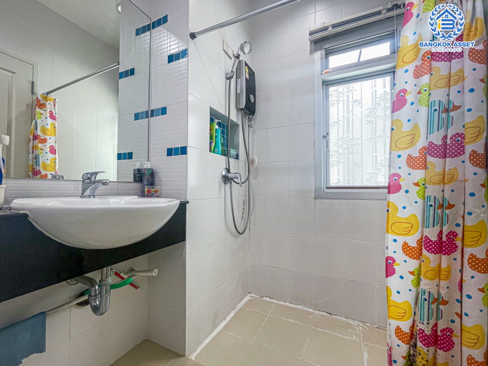 *****บ้านเดี่ยวมือสอง โครงการ ไลฟ์ บางกอก บูเลอวาร์ด ราชพฤกษ์-จรัญ เนื้อที่ 50.80 ตร.ว. ฟังก์ชัน 3 ห้องนอน 3 ห้องน้ำ จอดรถได้ 2 คัน แถมฟรี! เครื่องปรับอากาศ ทำเลในเมือง เชื่อมต่อถนนบางแวก ถนนจรัญสนิทวงศ์ ถนนเพชรเกษม ใกล้รถไฟฟ้าสายสีน้ำเงิน "สถานีบางหว้า" และจุดขึ้นทางด่วน "กาญจนาภิเษก"