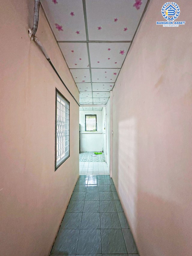 *****ทาวน์เฮ้าส์ 1 ชั้นมือสองปทุมธานี หมู่บ้าน สัมพันธ์วิลล่า ลำลูกกาคลองสาม เนื้อที่ 18 ตร.ว. ฟังก์ชัน 2 ห้องนอน 1 ห้องน้ำ 1 ที่จอดรถ บนทำเลเดินทางสะดวก เพียง 16 นาทีก็ถึงรถไฟฟ้าสายสีเขียว "สถานีคูคต" และใกล้จุดขึ้นทางด่วน "อุตราภิมุข" จองด่วน!