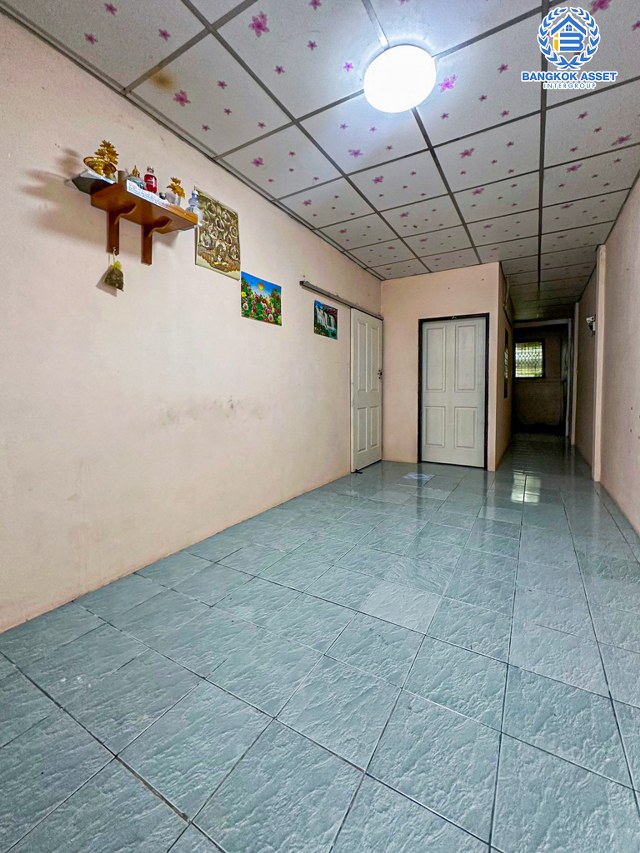 *****ทาวน์เฮ้าส์ 1 ชั้นมือสองปทุมธานี หมู่บ้าน สัมพันธ์วิลล่า ลำลูกกาคลองสาม เนื้อที่ 18 ตร.ว. ฟังก์ชัน 2 ห้องนอน 1 ห้องน้ำ 1 ที่จอดรถ บนทำเลเดินทางสะดวก เพียง 16 นาทีก็ถึงรถไฟฟ้าสายสีเขียว "สถานีคูคต" และใกล้จุดขึ้นทางด่วน "อุตราภิมุข" จองด่วน!