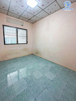 *****ทาวน์เฮ้าส์ 1 ชั้นมือสองปทุมธานี หมู่บ้าน สัมพันธ์วิลล่า ลำลูกกาคลองสาม เนื้อที่ 18 ตร.ว. ฟังก์ชัน 2 ห้องนอน 1 ห้องน้ำ 1 ที่จอดรถ บนทำเลเดินทางสะดวก เพียง 16 นาทีก็ถึงรถไฟฟ้าสายสีเขียว "สถานีคูคต" และใกล้จุดขึ้นทางด่วน "อุตราภิมุข" จองด่วน!