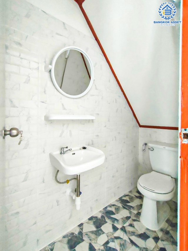 *****ทาวน์เฮ้าส์มือสองกรุงเทพมหานคร โครงการ พงษ์ศิริชัย4 เพชรเกษม เนื้อที่ 17 ตร.ว. ฟังก์ชัน 3 ห้องนอน 2 ห้องน้ำ 1 ที่จอดรถ บนทำเลชุมชนสามารถค้าขายได้ มีสิ่งอำนวยความสะดวกครบ เชื่อมต่อ ถนนเพชรเกษม ถนนบางบอน5 ถนนพุทธสาคร และใกล้เดอะมอล บางแค