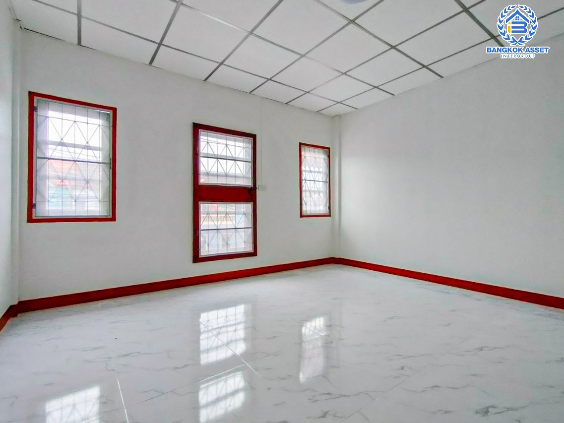 *****ทาวน์เฮ้าส์มือสองกรุงเทพมหานคร โครงการ พงษ์ศิริชัย4 เพชรเกษม เนื้อที่ 17 ตร.ว. ฟังก์ชัน 3 ห้องนอน 2 ห้องน้ำ 1 ที่จอดรถ บนทำเลชุมชนสามารถค้าขายได้ มีสิ่งอำนวยความสะดวกครบ เชื่อมต่อ ถนนเพชรเกษม ถนนบางบอน5 ถนนพุทธสาคร และใกล้เดอะมอล บางแค