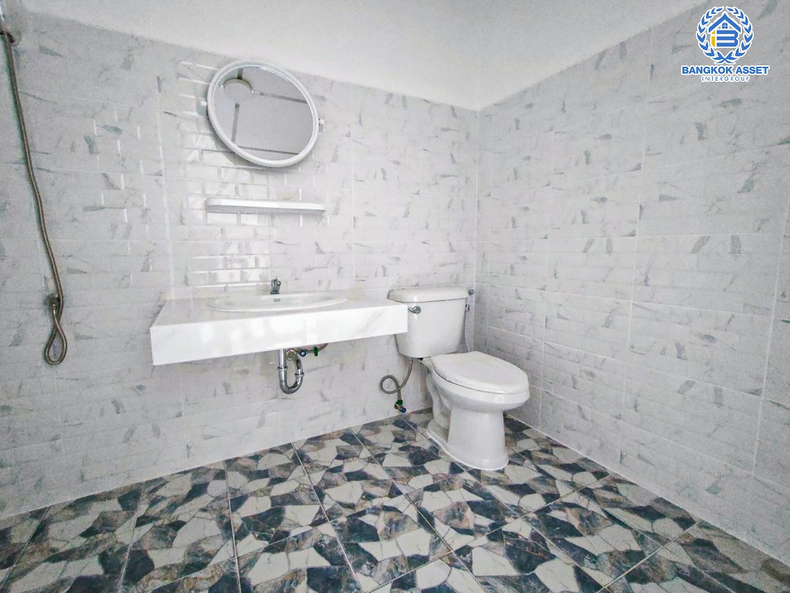 *****ทาวน์เฮ้าส์มือสองกรุงเทพมหานคร โครงการ พงษ์ศิริชัย4 เพชรเกษม เนื้อที่ 17 ตร.ว. ฟังก์ชัน 3 ห้องนอน 2 ห้องน้ำ 1 ที่จอดรถ บนทำเลชุมชนสามารถค้าขายได้ มีสิ่งอำนวยความสะดวกครบ เชื่อมต่อ ถนนเพชรเกษม ถนนบางบอน5 ถนนพุทธสาคร และใกล้เดอะมอล บางแค