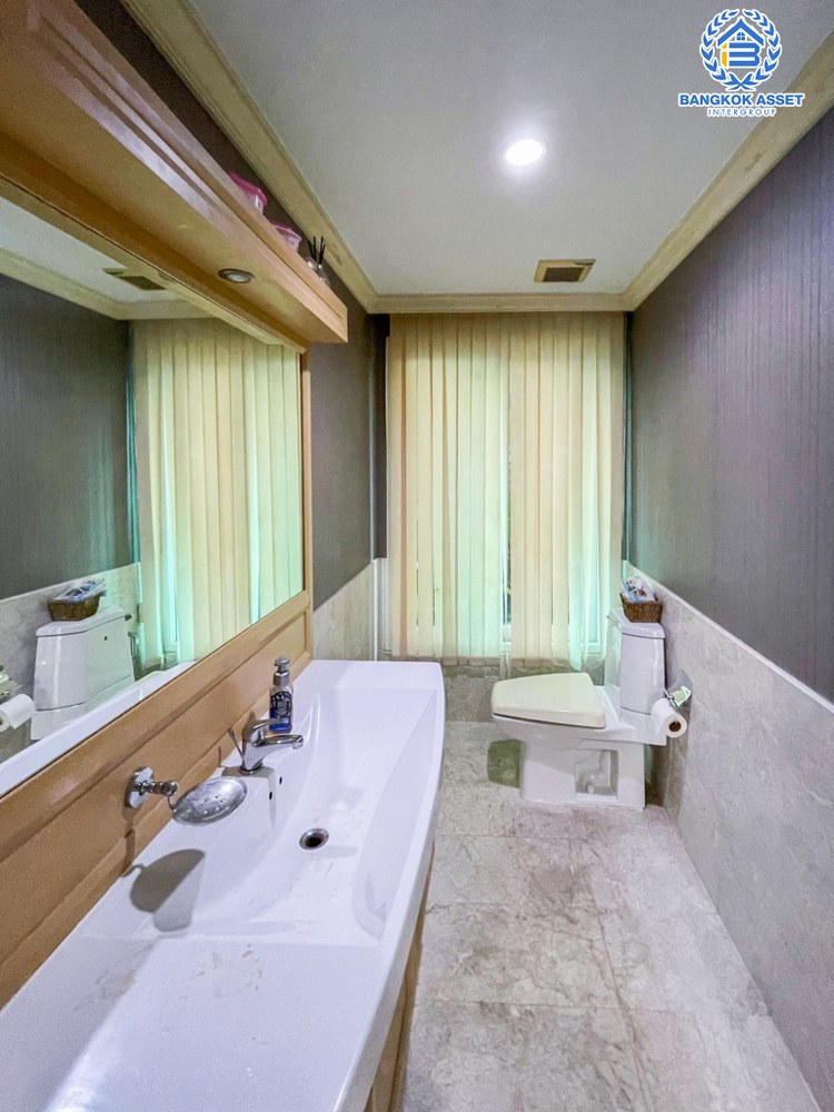 *****บ้านเดี่ยวมือสอง โครงการ ลัดดารมย์ อิลิแกนซ์ พระราม5-2 หลังมุม เนื้อที่กว้าง 131.80 ตร.ว. ฟังก์ชัน 5 ห้องนอน 4 ห้องน้ำ 4 ที่จอดรถ บ้านสภาพดีเยี่ยม พร้อมเข้าอยู่ บนทำเลดีเดินทางเข้า-ออกในเมืองสะดวก เชื่อมต่อถนนนครอินทร์ ถนนราชพฤกษ์ ถนนกาญจนาภิเษก ใกล้รถไฟฟ้าสายสีม่วง "สถานีไทรม้า"