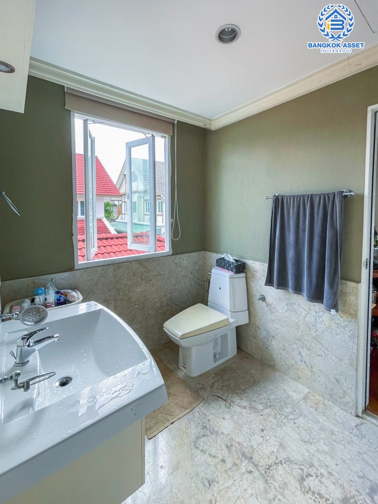 *****บ้านเดี่ยวมือสอง โครงการ ลัดดารมย์ อิลิแกนซ์ พระราม5-2 หลังมุม เนื้อที่กว้าง 131.80 ตร.ว. ฟังก์ชัน 5 ห้องนอน 4 ห้องน้ำ 4 ที่จอดรถ บ้านสภาพดีเยี่ยม พร้อมเข้าอยู่ บนทำเลดีเดินทางเข้า-ออกในเมืองสะดวก เชื่อมต่อถนนนครอินทร์ ถนนราชพฤกษ์ ถนนกาญจนาภิเษก ใกล้รถไฟฟ้าสายสีม่วง "สถานีไทรม้า"