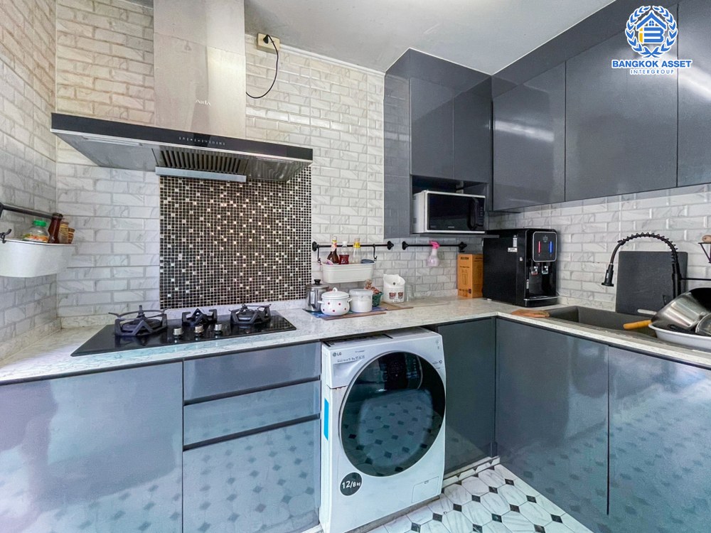 *****บ้านเดี่ยวมือสอง โครงการ ลัดดารมย์ อิลิแกนซ์ พระราม5-2 หลังมุม เนื้อที่กว้าง 131.80 ตร.ว. ฟังก์ชัน 5 ห้องนอน 4 ห้องน้ำ 4 ที่จอดรถ บ้านสภาพดีเยี่ยม พร้อมเข้าอยู่ บนทำเลดีเดินทางเข้า-ออกในเมืองสะดวก เชื่อมต่อถนนนครอินทร์ ถนนราชพฤกษ์ ถนนกาญจนาภิเษก ใกล้รถไฟฟ้าสายสีม่วง "สถานีไทรม้า"