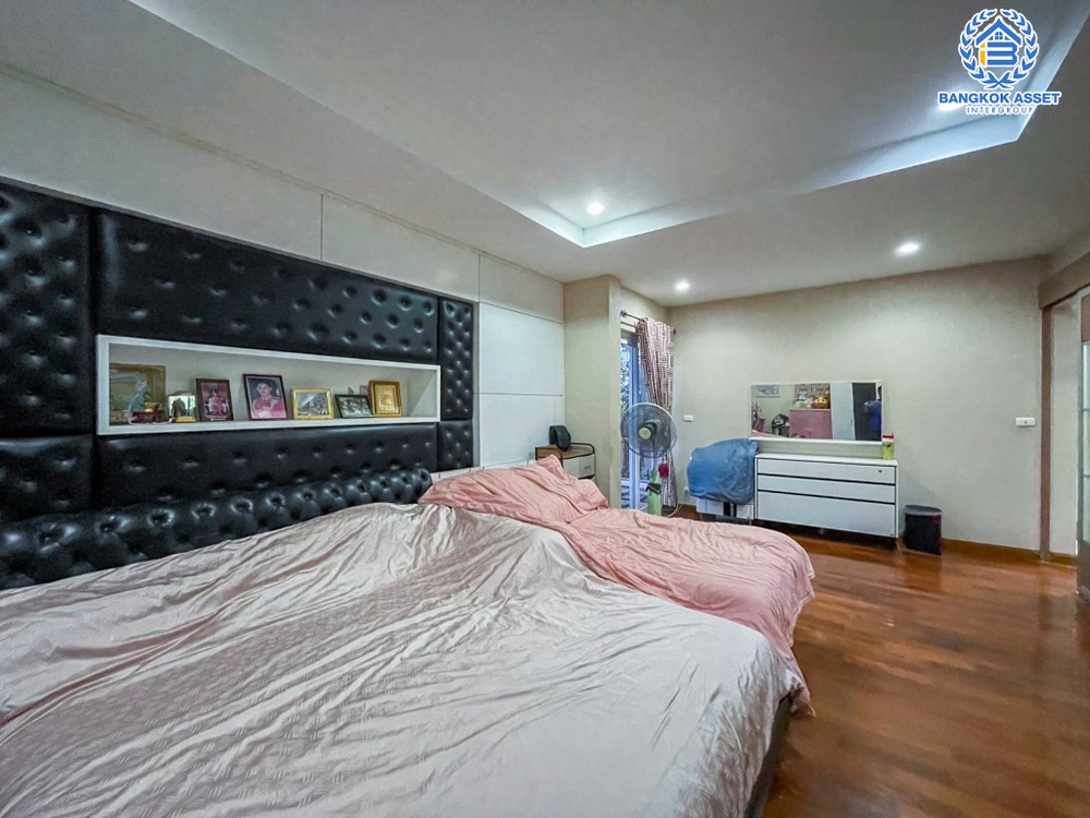 *****บ้านเดี่ยวมือสอง โครงการ ลัดดารมย์ อิลิแกนซ์ พระราม5-2 หลังมุม เนื้อที่กว้าง 131.80 ตร.ว. ฟังก์ชัน 5 ห้องนอน 4 ห้องน้ำ 4 ที่จอดรถ บ้านสภาพดีเยี่ยม พร้อมเข้าอยู่ บนทำเลดีเดินทางเข้า-ออกในเมืองสะดวก เชื่อมต่อถนนนครอินทร์ ถนนราชพฤกษ์ ถนนกาญจนาภิเษก ใกล้รถไฟฟ้าสายสีม่วง "สถานีไทรม้า"