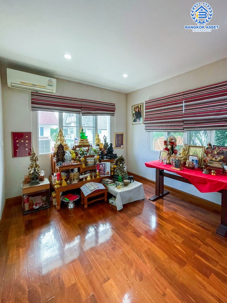 *****บ้านเดี่ยวมือสอง โครงการ ลัดดารมย์ อิลิแกนซ์ พระราม5-2 หลังมุม เนื้อที่กว้าง 131.80 ตร.ว. ฟังก์ชัน 5 ห้องนอน 4 ห้องน้ำ 4 ที่จอดรถ บ้านสภาพดีเยี่ยม พร้อมเข้าอยู่ บนทำเลดีเดินทางเข้า-ออกในเมืองสะดวก เชื่อมต่อถนนนครอินทร์ ถนนราชพฤกษ์ ถนนกาญจนาภิเษก ใกล้รถไฟฟ้าสายสีม่วง "สถานีไทรม้า"