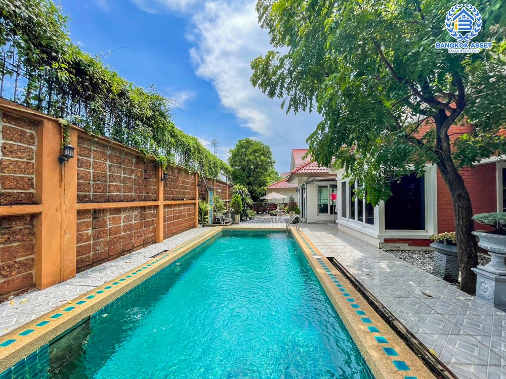 *****บ้านเดี่ยวมือสอง โครงการ ลัดดารมย์ อิลิแกนซ์ พระราม5-2 หลังมุม เนื้อที่กว้าง 131.80 ตร.ว. ฟังก์ชัน 5 ห้องนอน 4 ห้องน้ำ 4 ที่จอดรถ บ้านสภาพดีเยี่ยม พร้อมเข้าอยู่ บนทำเลดีเดินทางเข้า-ออกในเมืองสะดวก เชื่อมต่อถนนนครอินทร์ ถนนราชพฤกษ์ ถนนกาญจนาภิเษก ใกล้รถไฟฟ้าสายสีม่วง "สถานีไทรม้า"