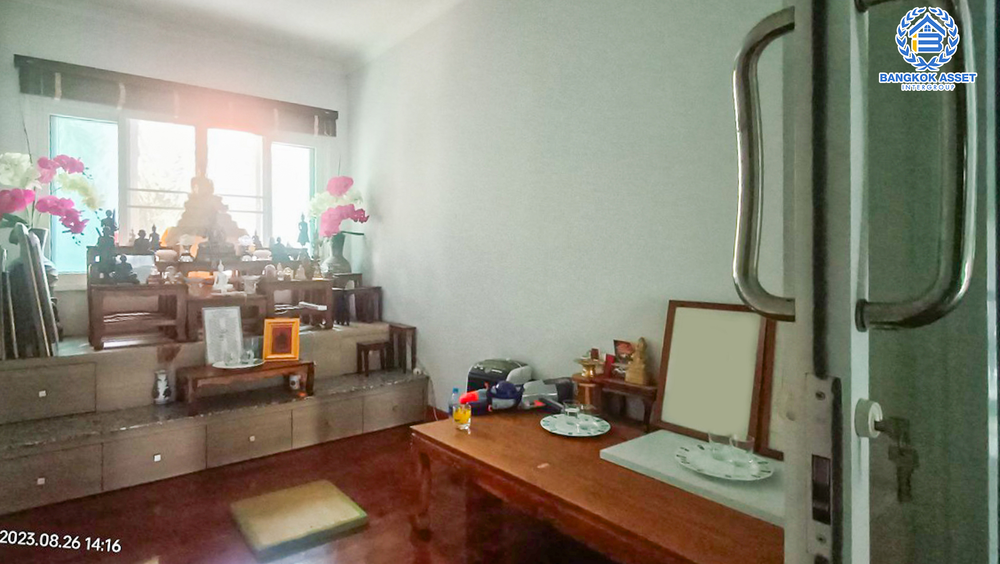 *****บ้านเดี่ยวมือสอง โครงการ กรานต์วดี พุทธมณฑลสาย3 เนื้อที่กว้าง 103.60 ตร.ว. ฟังก์ชัน 4 ห้องนอน 3 ห้องน้ำ 2 ที่จอดรถ บ้านหลังใหญ่สภาพเหมือนใหม่ พร้อมอยู่ บนทำเลเดินทางสะดวกสบาย เชื่อมต่อถนนเพชรเกษม ถนนพุทธมณฑลสาย5 ถนนบรมราชชนนี ใกล้เดอะมอลล์บางแค และทางคู่ขนานลอยฟ้าบรมราชชนนี