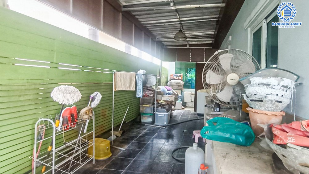 *****บ้านเดี่ยวมือสอง โครงการ กรานต์วดี พุทธมณฑลสาย3 เนื้อที่กว้าง 103.60 ตร.ว. ฟังก์ชัน 4 ห้องนอน 3 ห้องน้ำ 2 ที่จอดรถ บ้านหลังใหญ่สภาพเหมือนใหม่ พร้อมอยู่ บนทำเลเดินทางสะดวกสบาย เชื่อมต่อถนนเพชรเกษม ถนนพุทธมณฑลสาย5 ถนนบรมราชชนนี ใกล้เดอะมอลล์บางแค และทางคู่ขนานลอยฟ้าบรมราชชนนี