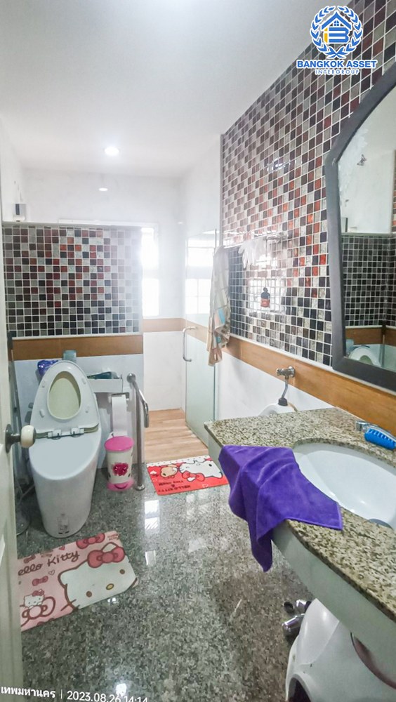 *****บ้านเดี่ยวมือสอง โครงการ กรานต์วดี พุทธมณฑลสาย3 เนื้อที่กว้าง 103.60 ตร.ว. ฟังก์ชัน 4 ห้องนอน 3 ห้องน้ำ 2 ที่จอดรถ บ้านหลังใหญ่สภาพเหมือนใหม่ พร้อมอยู่ บนทำเลเดินทางสะดวกสบาย เชื่อมต่อถนนเพชรเกษม ถนนพุทธมณฑลสาย5 ถนนบรมราชชนนี ใกล้เดอะมอลล์บางแค และทางคู่ขนานลอยฟ้าบรมราชชนนี