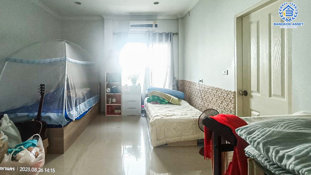 *****บ้านเดี่ยวมือสอง โครงการ กรานต์วดี พุทธมณฑลสาย3 เนื้อที่กว้าง 103.60 ตร.ว. ฟังก์ชัน 4 ห้องนอน 3 ห้องน้ำ 2 ที่จอดรถ บ้านหลังใหญ่สภาพเหมือนใหม่ พร้อมอยู่ บนทำเลเดินทางสะดวกสบาย เชื่อมต่อถนนเพชรเกษม ถนนพุทธมณฑลสาย5 ถนนบรมราชชนนี ใกล้เดอะมอลล์บางแค และทางคู่ขนานลอยฟ้าบรมราชชนนี