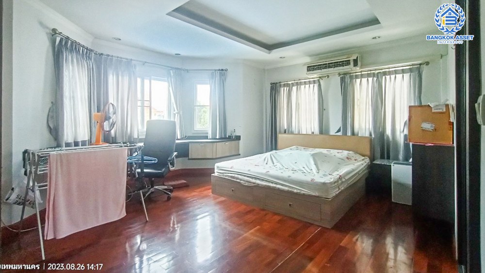 *****บ้านเดี่ยวมือสอง โครงการ กรานต์วดี พุทธมณฑลสาย3 เนื้อที่กว้าง 103.60 ตร.ว. ฟังก์ชัน 4 ห้องนอน 3 ห้องน้ำ 2 ที่จอดรถ บ้านหลังใหญ่สภาพเหมือนใหม่ พร้อมอยู่ บนทำเลเดินทางสะดวกสบาย เชื่อมต่อถนนเพชรเกษม ถนนพุทธมณฑลสาย5 ถนนบรมราชชนนี ใกล้เดอะมอลล์บางแค และทางคู่ขนานลอยฟ้าบรมราชชนนี