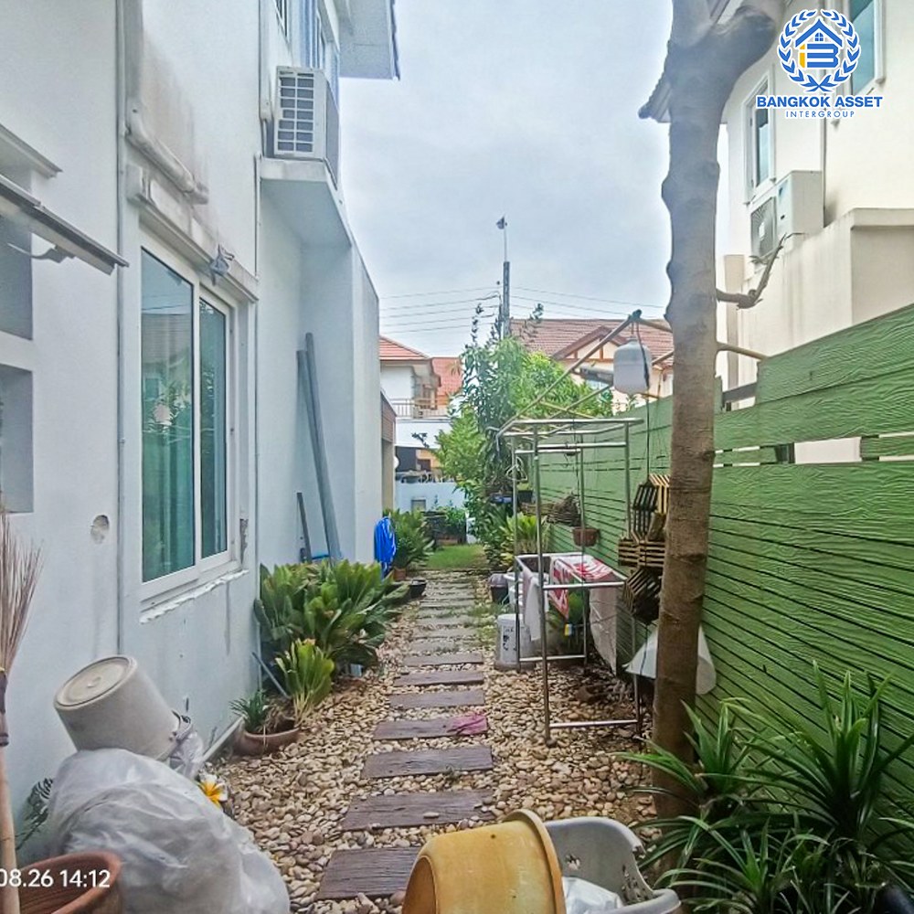 *****บ้านเดี่ยวมือสอง โครงการ กรานต์วดี พุทธมณฑลสาย3 เนื้อที่กว้าง 103.60 ตร.ว. ฟังก์ชัน 4 ห้องนอน 3 ห้องน้ำ 2 ที่จอดรถ บ้านหลังใหญ่สภาพเหมือนใหม่ พร้อมอยู่ บนทำเลเดินทางสะดวกสบาย เชื่อมต่อถนนเพชรเกษม ถนนพุทธมณฑลสาย5 ถนนบรมราชชนนี ใกล้เดอะมอลล์บางแค และทางคู่ขนานลอยฟ้าบรมราชชนนี