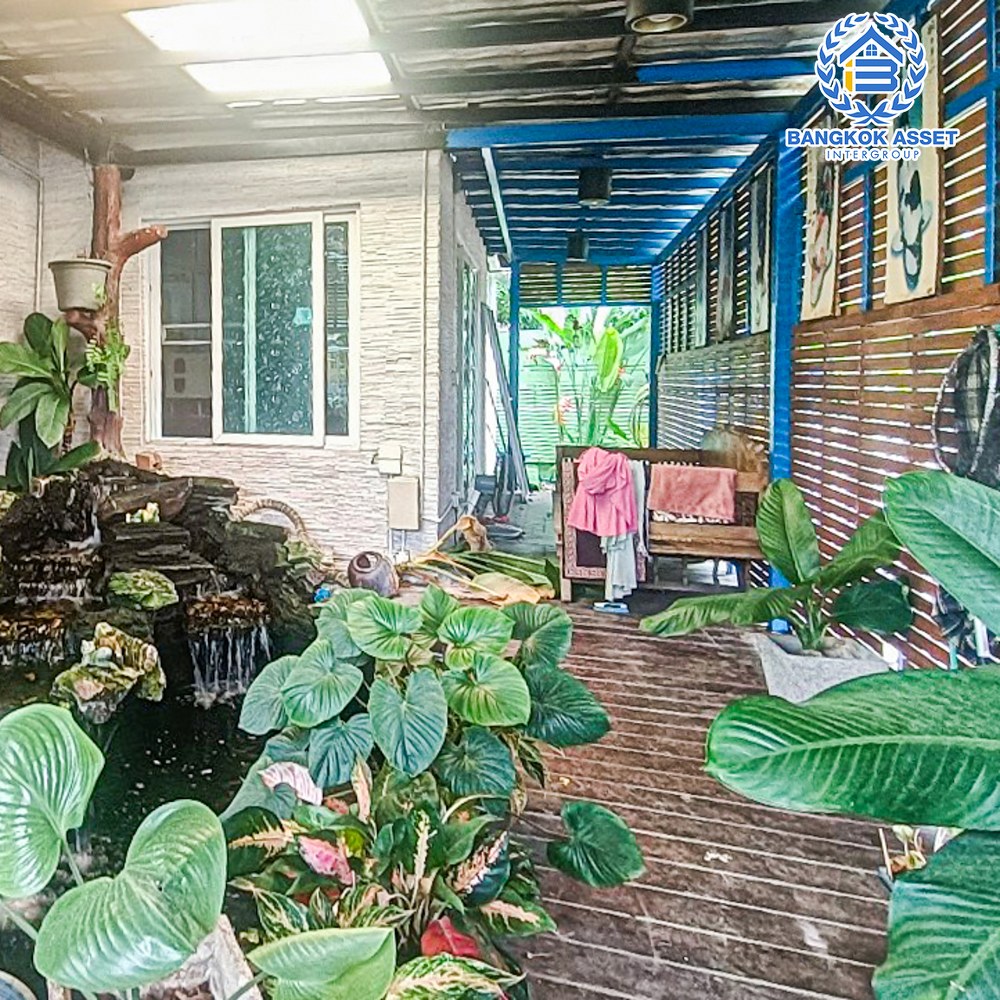 *****บ้านเดี่ยวมือสอง โครงการ กรานต์วดี พุทธมณฑลสาย3 เนื้อที่กว้าง 103.60 ตร.ว. ฟังก์ชัน 4 ห้องนอน 3 ห้องน้ำ 2 ที่จอดรถ บ้านหลังใหญ่สภาพเหมือนใหม่ พร้อมอยู่ บนทำเลเดินทางสะดวกสบาย เชื่อมต่อถนนเพชรเกษม ถนนพุทธมณฑลสาย5 ถนนบรมราชชนนี ใกล้เดอะมอลล์บางแค และทางคู่ขนานลอยฟ้าบรมราชชนนี