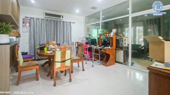 *****บ้านเดี่ยวมือสอง โครงการ กรานต์วดี พุทธมณฑลสาย3 เนื้อที่กว้าง 103.60 ตร.ว. ฟังก์ชัน 4 ห้องนอน 3 ห้องน้ำ 2 ที่จอดรถ บ้านหลังใหญ่สภาพเหมือนใหม่ พร้อมอยู่ บนทำเลเดินทางสะดวกสบาย เชื่อมต่อถนนเพชรเกษม ถนนพุทธมณฑลสาย5 ถนนบรมราชชนนี ใกล้เดอะมอลล์บางแค และทางคู่ขนานลอยฟ้าบรมราชชนนี