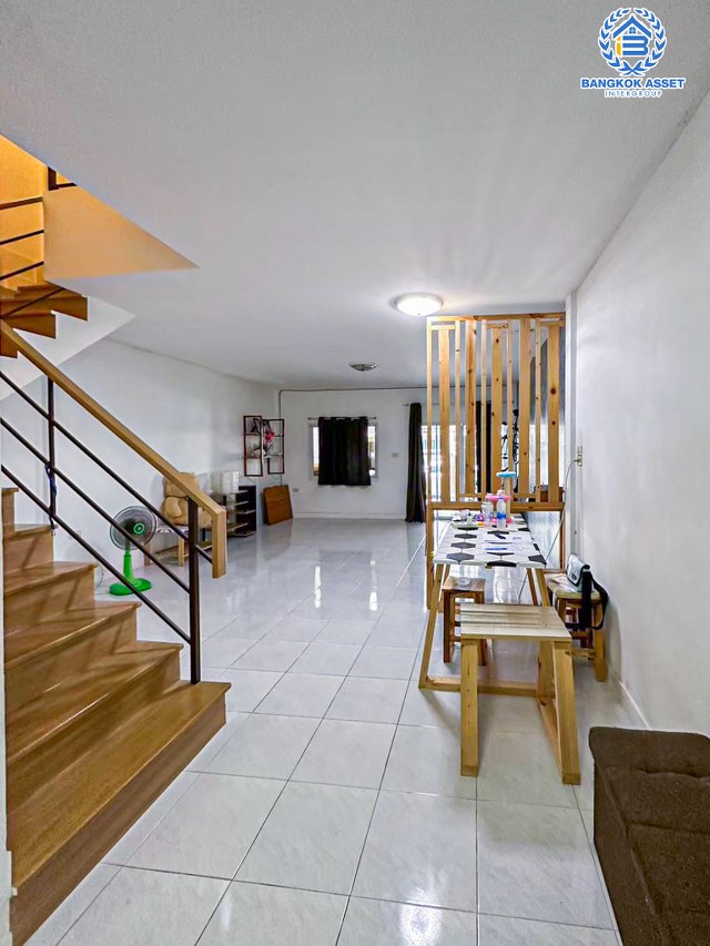 *****ทาวน์เฮ้าส์มือสองปทุมธานี หมู่บ้าน อยู่เจริญ5 ลำลูกกา เนื้อที่กว้าง 21 ตร.ว. ฟังก์ชัน 2 ห้องนอน 2 ห้องน้ำ 1 ที่จอดรถ บ้านสภาพดี บนทำเลเดินทางสะดวก เชื่อมต่อถนนลำลูกกา, ถนนพหลโยธิน ใกล้รถไฟฟ้าสายสีเขียว "สถานีคูคต" และจุดขึ้นมอเตอร์เวย์ ราคาคุ้มสุดในย่านนี้!