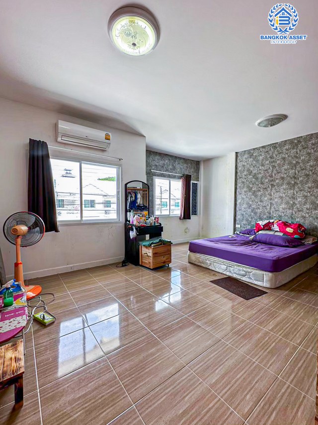 *****ทาวน์เฮ้าส์มือสองปทุมธานี หมู่บ้าน อยู่เจริญ5 ลำลูกกา เนื้อที่กว้าง 21 ตร.ว. ฟังก์ชัน 2 ห้องนอน 2 ห้องน้ำ 1 ที่จอดรถ บ้านสภาพดี บนทำเลเดินทางสะดวก เชื่อมต่อถนนลำลูกกา, ถนนพหลโยธิน ใกล้รถไฟฟ้าสายสีเขียว "สถานีคูคต" และจุดขึ้นมอเตอร์เวย์ ราคาคุ้มสุดในย่านนี้!