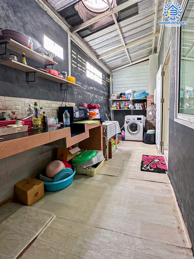 *****ทาวน์เฮ้าส์มือสองปทุมธานี หมู่บ้าน อยู่เจริญ5 ลำลูกกา เนื้อที่กว้าง 21 ตร.ว. ฟังก์ชัน 2 ห้องนอน 2 ห้องน้ำ 1 ที่จอดรถ บ้านสภาพดี บนทำเลเดินทางสะดวก เชื่อมต่อถนนลำลูกกา, ถนนพหลโยธิน ใกล้รถไฟฟ้าสายสีเขียว "สถานีคูคต" และจุดขึ้นมอเตอร์เวย์ ราคาคุ้มสุดในย่านนี้!