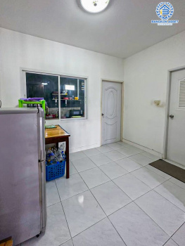 *****ทาวน์เฮ้าส์มือสองปทุมธานี หมู่บ้าน อยู่เจริญ5 ลำลูกกา เนื้อที่กว้าง 21 ตร.ว. ฟังก์ชัน 2 ห้องนอน 2 ห้องน้ำ 1 ที่จอดรถ บ้านสภาพดี บนทำเลเดินทางสะดวก เชื่อมต่อถนนลำลูกกา, ถนนพหลโยธิน ใกล้รถไฟฟ้าสายสีเขียว "สถานีคูคต" และจุดขึ้นมอเตอร์เวย์ ราคาคุ้มสุดในย่านนี้!